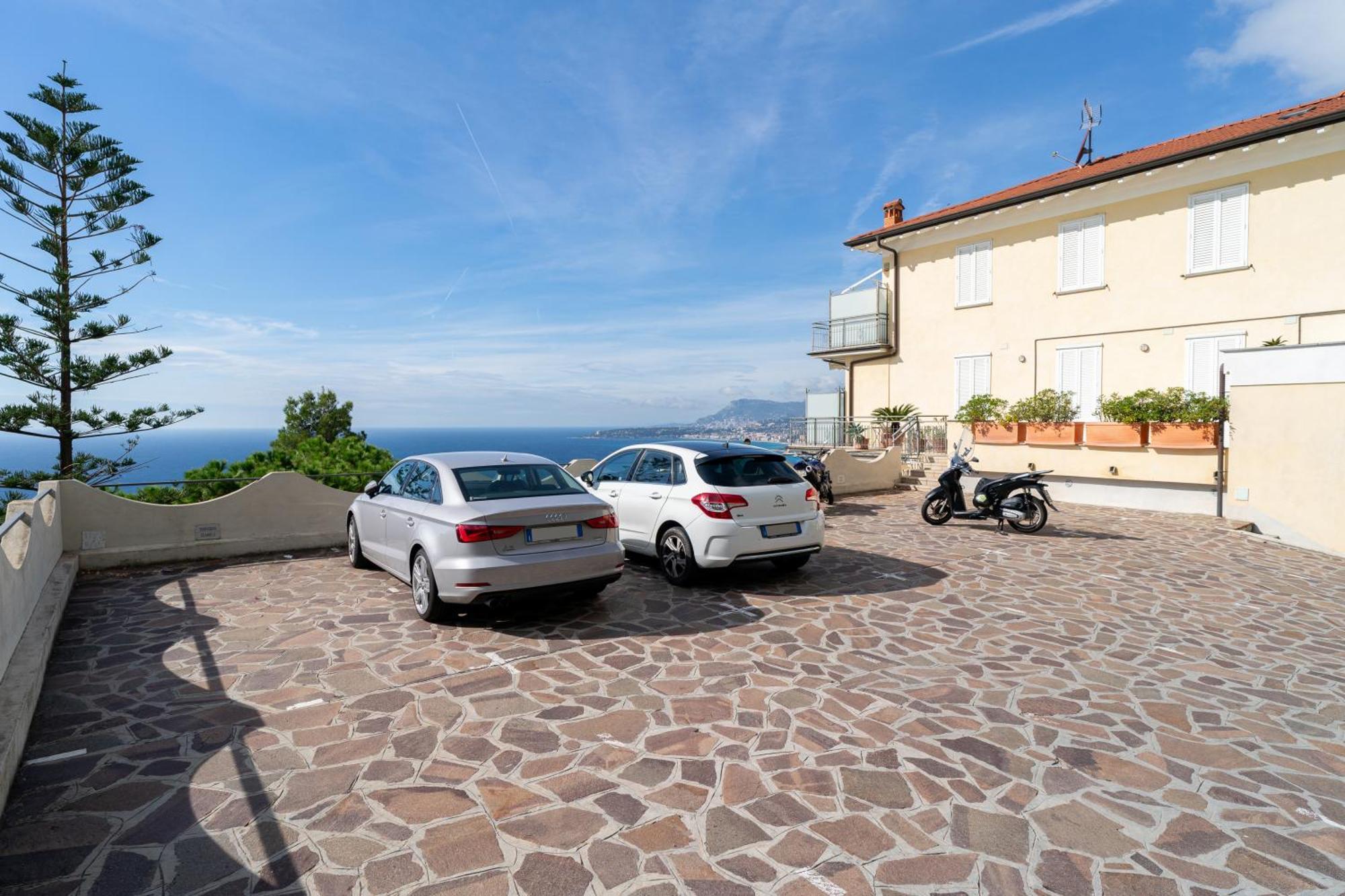 Casa Grimaldi - Terrace & Sea View Leilighet Ventimiglia Eksteriør bilde
